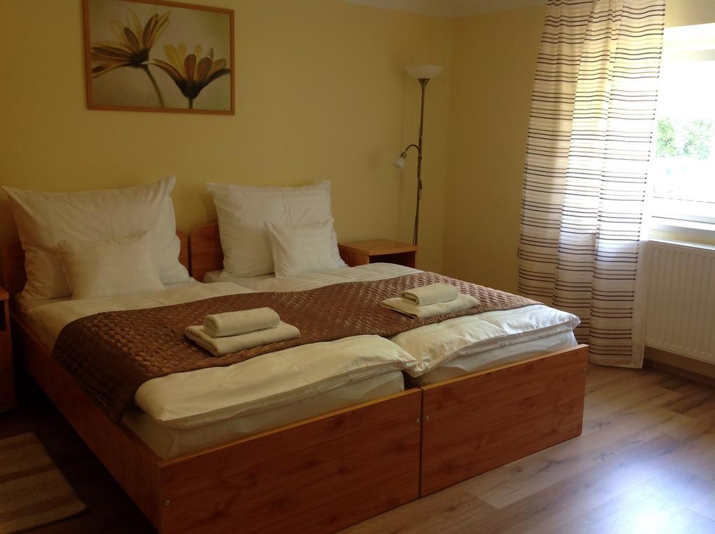 Honved Apartmanhaz Heviz Bilik gambar
