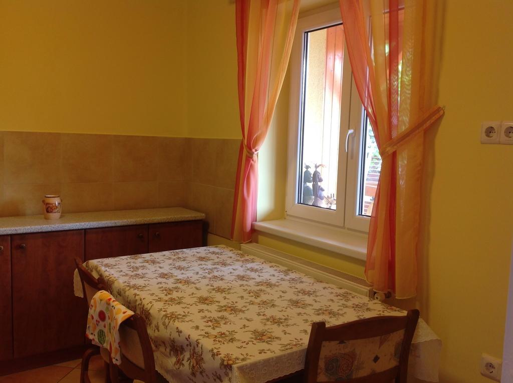 Honved Apartmanhaz Heviz Bilik gambar